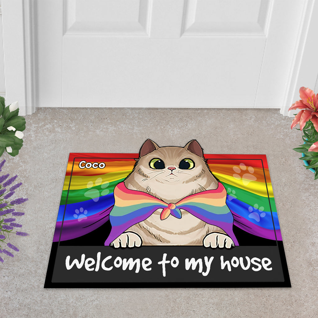 Stolze Katze – Willkommen in meinem Haus – Personalisierte Fußmatte in Katzenform