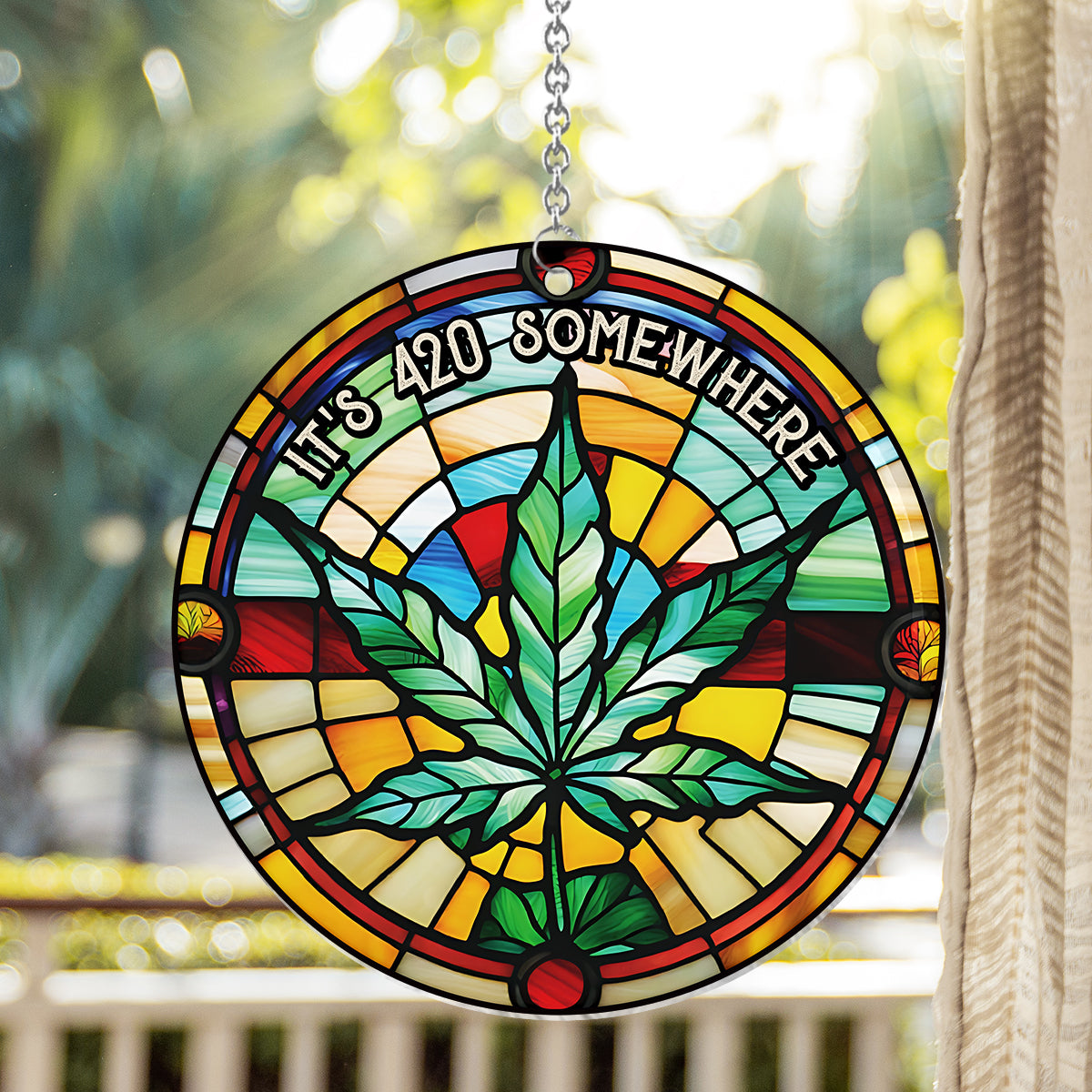 Irgendwo ist es 420 – Personalisierter Weed-Fensterhänger als Sonnenfänger