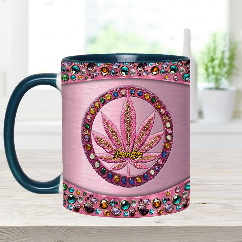 Stoner Chick – Personalisierter Becher mit Cannabis-Akzent