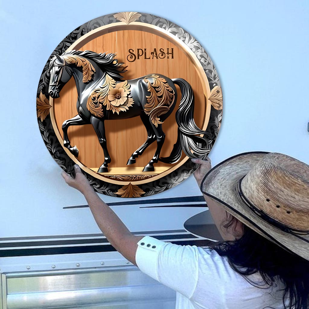 Schwarzes Pferd – Personalisiertes, individuell geformtes Holzschild