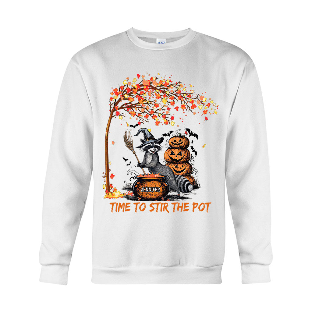 Zeit, Hexenbräu anzurühren – Personalisiertes Waschbär-T-Shirt und Hoodie