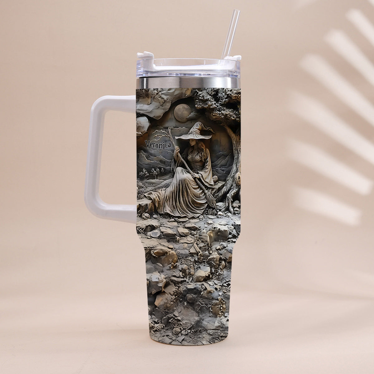 Wunderschöne Hexe – personalisierter Hexenbecher mit Henkel