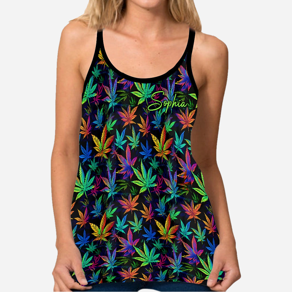 Irgendwo ist es 420 – Buntes Marihuana-Tanktop mit personalisiertem Weed-Kreuz