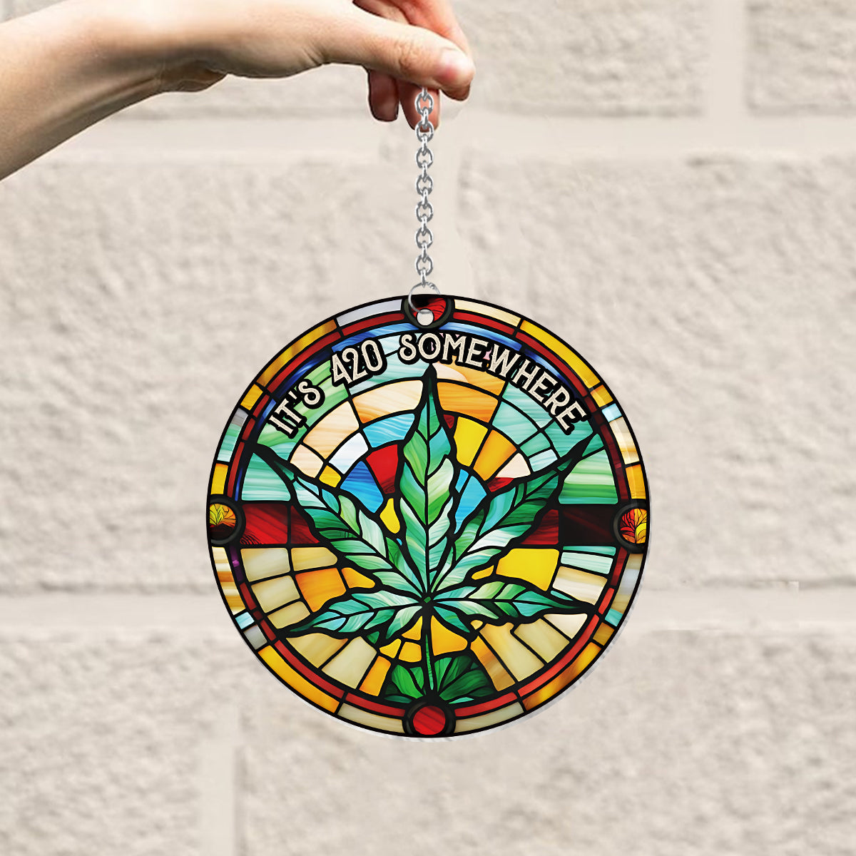 Irgendwo ist es 420 – Personalisierter Weed-Fensterhänger als Sonnenfänger