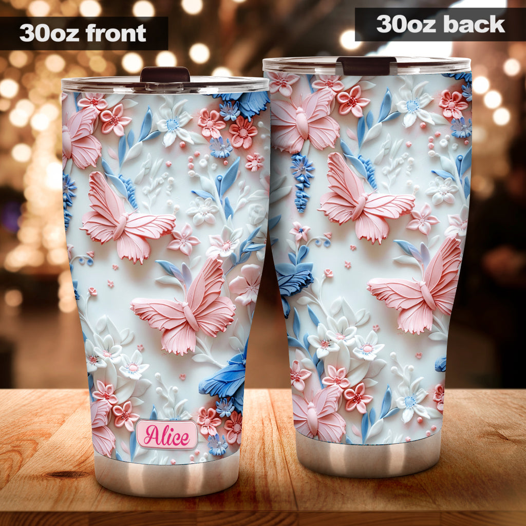 Personalisierter Schmetterlingsbecher mit rosa und blauen Schmetterlingen