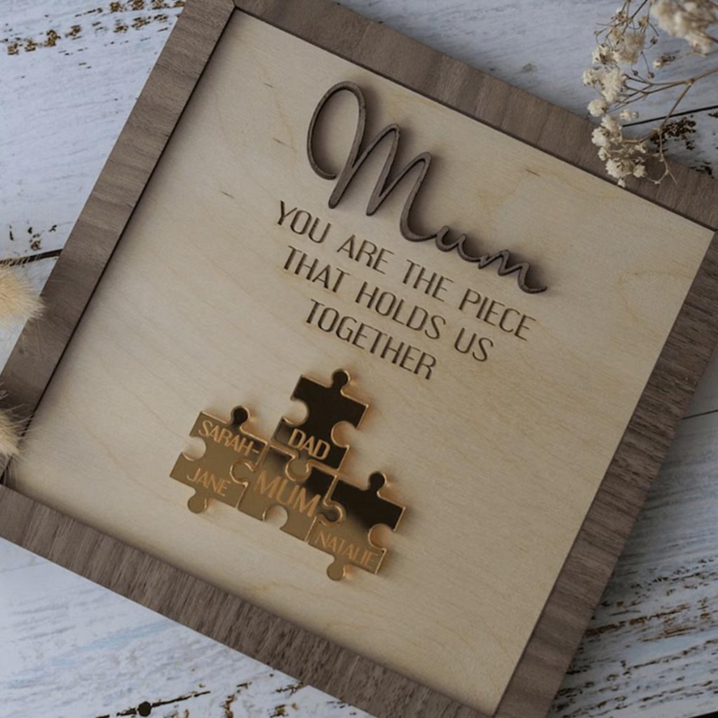 Mama, du bist das Bindeglied, das uns zusammenhält – personalisierte Mutter-Holzplakette mit Puzzles