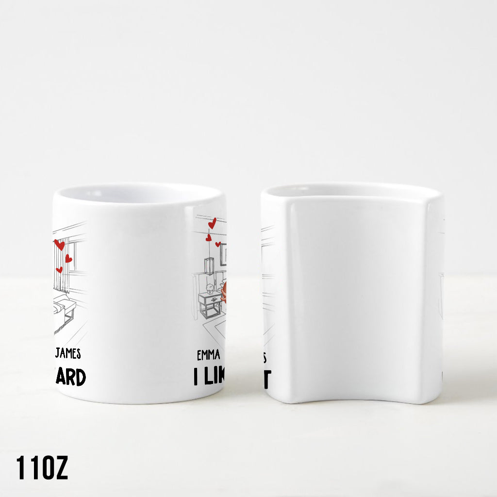 Ich mag seinen Bart, ich liebe ihren Po – Personalisierte Partner-Tasse mit passendem Herzgriff