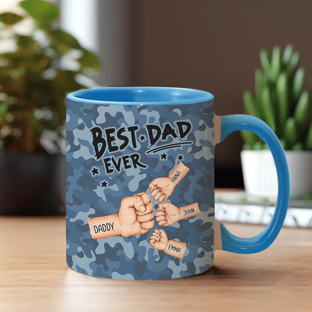„Bester Papa aller Zeiten“ – personalisierte Tasse mit Camouflage-Muster und Vater-Akzent