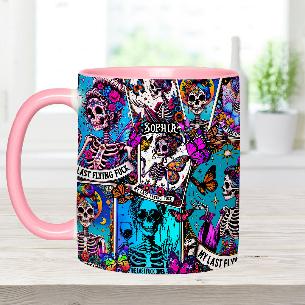Totenkopf-Tasse mit personalisiertem Totenkopf-Akzent