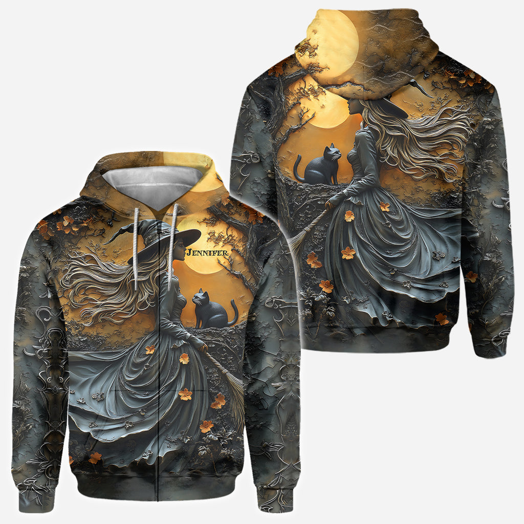 Wunderschöne Hexe und ihre schwarze Katze – personalisiertes Hexen-Shirt