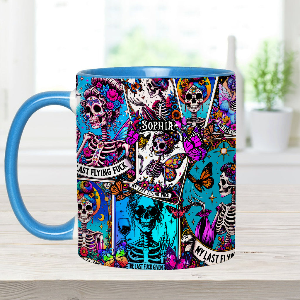 Totenkopf-Tasse mit personalisiertem Totenkopf-Akzent