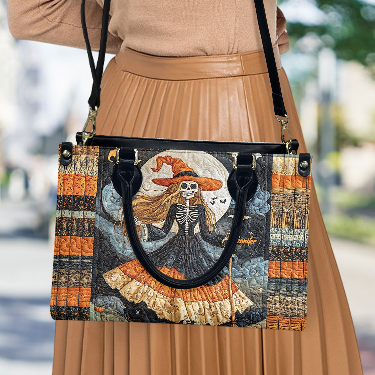 Wunderschöne Totenkopfhexe – personalisierte Hexen-Lederhandtasche