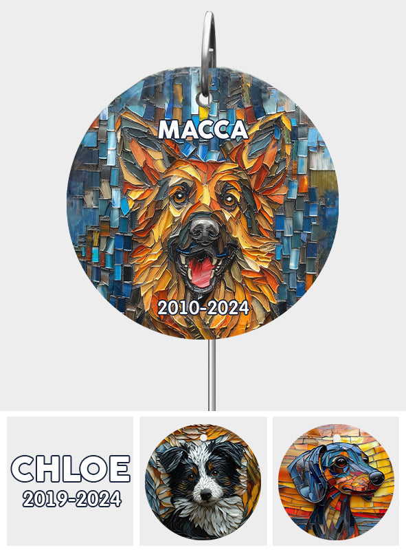 Hund auf Keramikfliesen – Personalisierte runde Hänge-Gartenfliese mit Hundemotiv