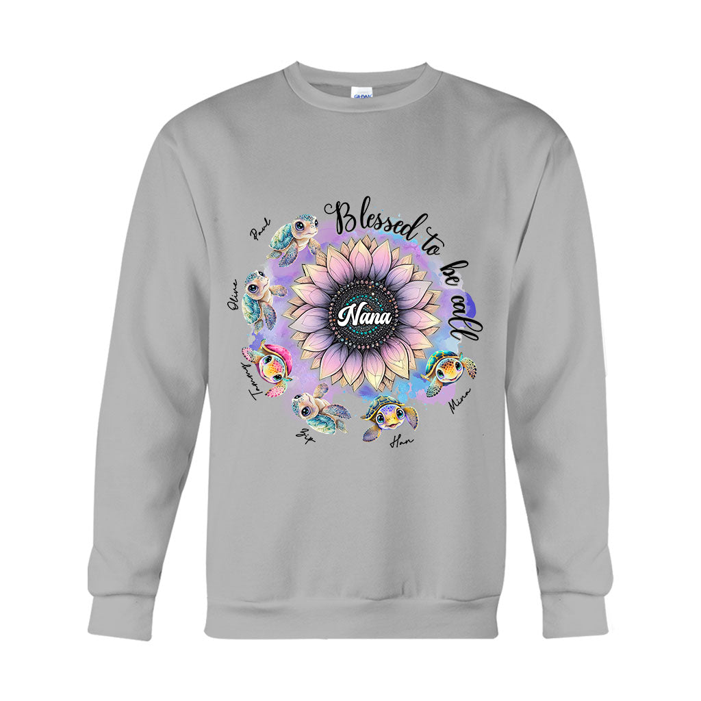 Gesegnet, Oma genannt zu werden – Personalisiertes Oma-T-Shirt und Hoodie