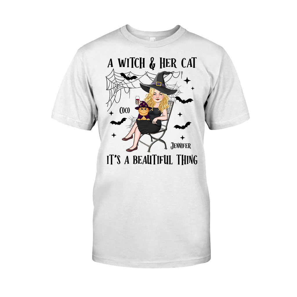 Eine Hexe und ihre Katze – Personalisiertes Hexen-T-Shirt und Hoodie