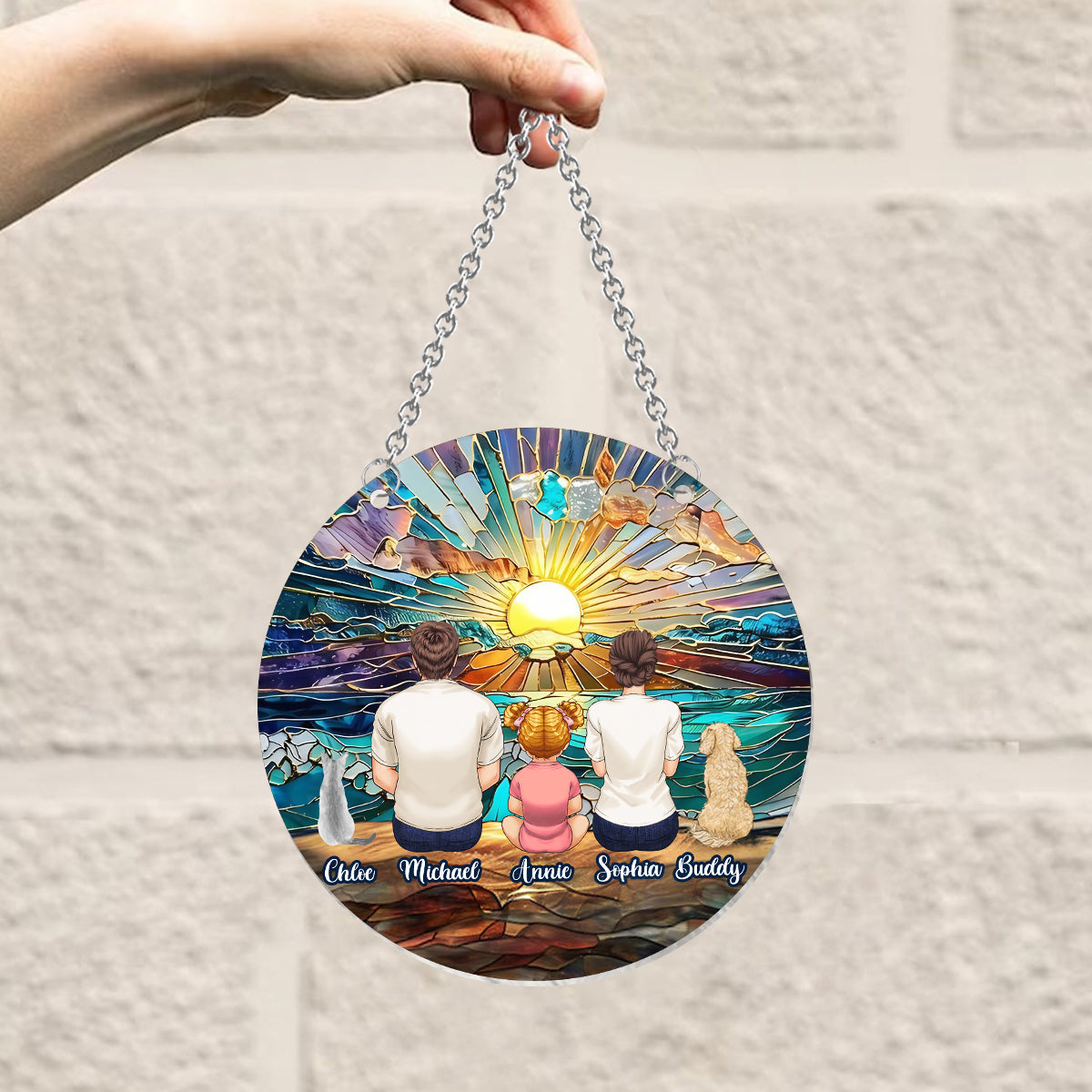 Glückliches Paar genießt romantischen Strand – Personalisierter Familien-Fensterhänger-Sonnenfänger 