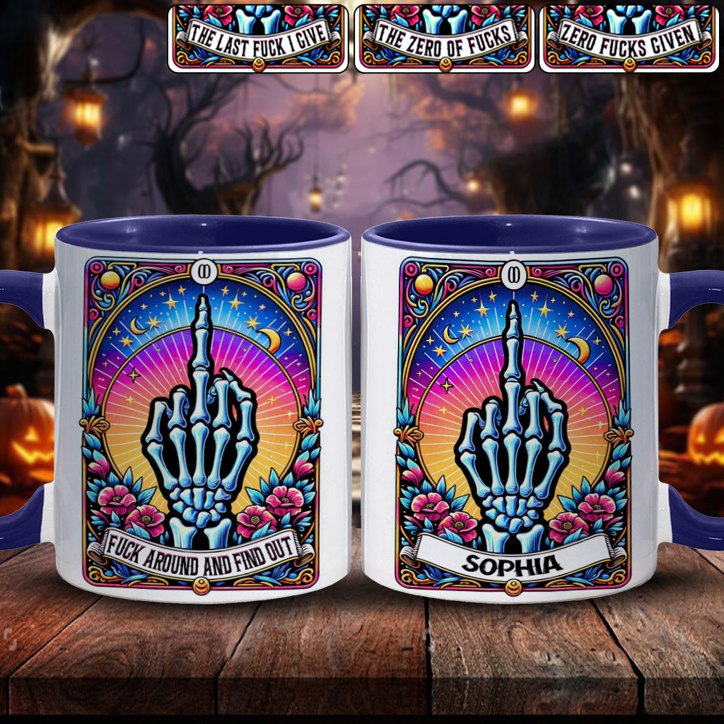 Mach's dir bequem und finde es heraus – personalisierte Tasse mit Totenkopf-Akzent