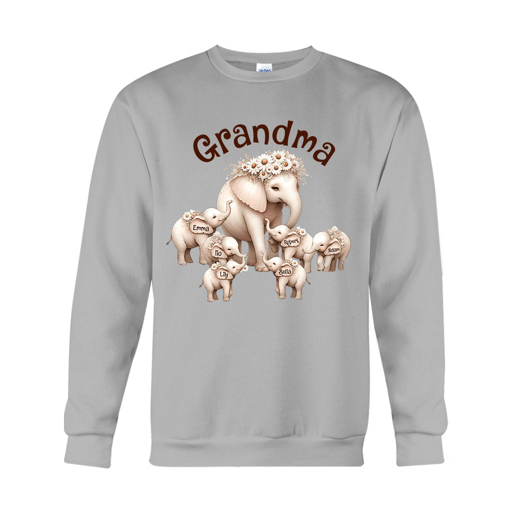Niedlicher Elefant – Personalisiertes Oma-T-Shirt und Hoodie