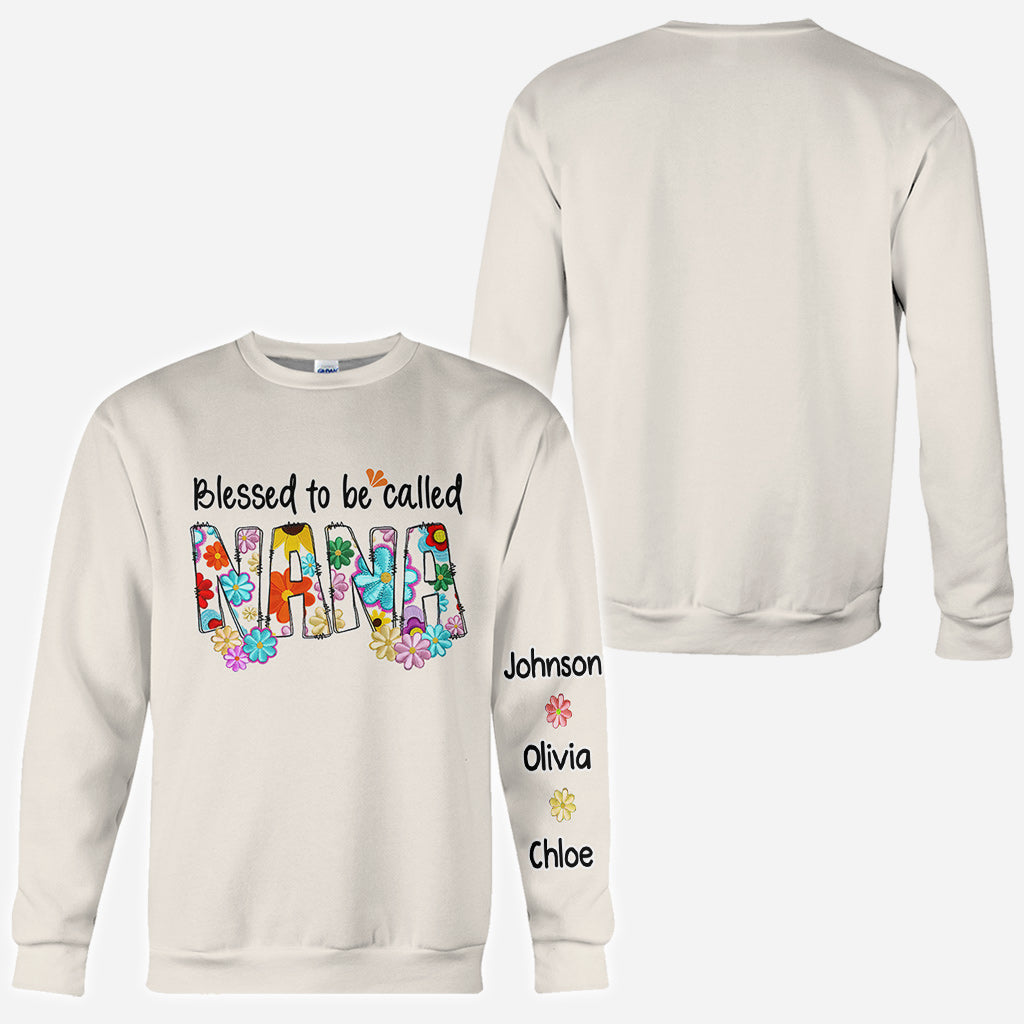 Gesegnet, Oma genannt zu werden – Personalisiertes Oma-Shirt im Blumenstil