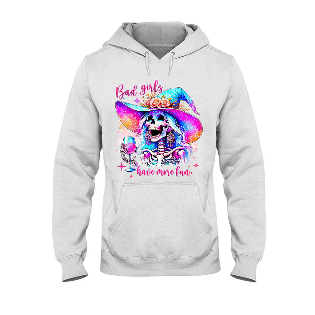 „Böse Mädchen haben mehr Spaß“ – Personalisiertes Hexen-T-Shirt und Hoodie