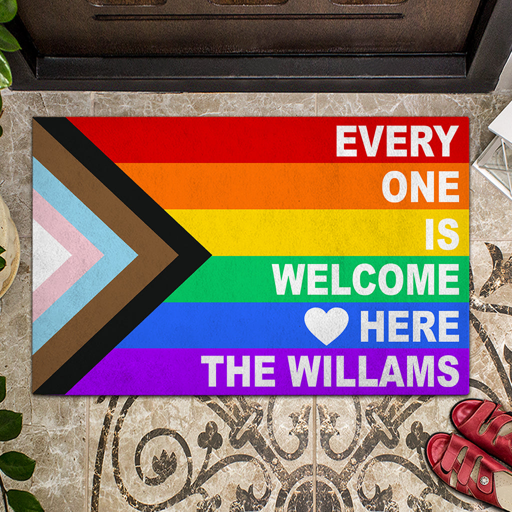 Hier ist jeder willkommen – Personalisierte Fußmatte zur Unterstützung der LGBTQ+-Community