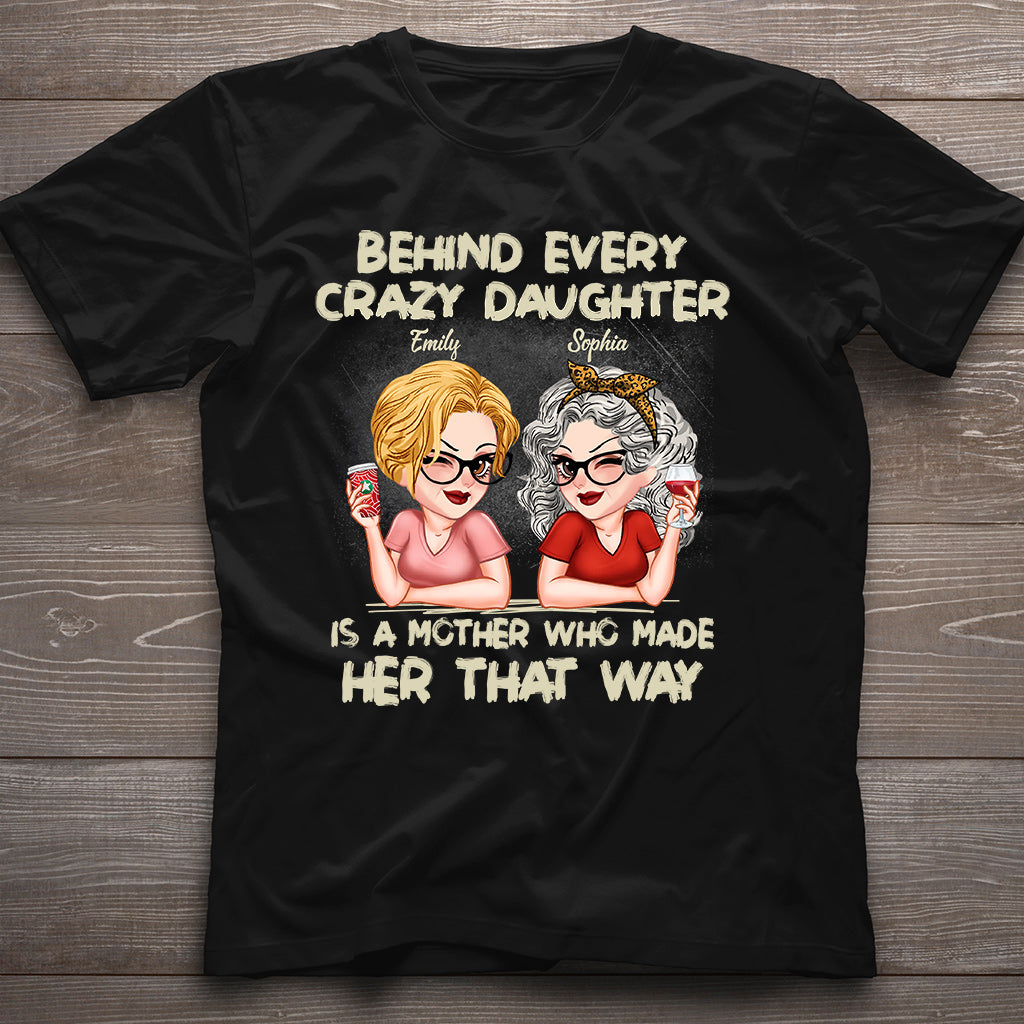 Hinter jeder verrückten Tochter steht eine Mutter – personalisiertes Mutter-T-Shirt und Hoodie