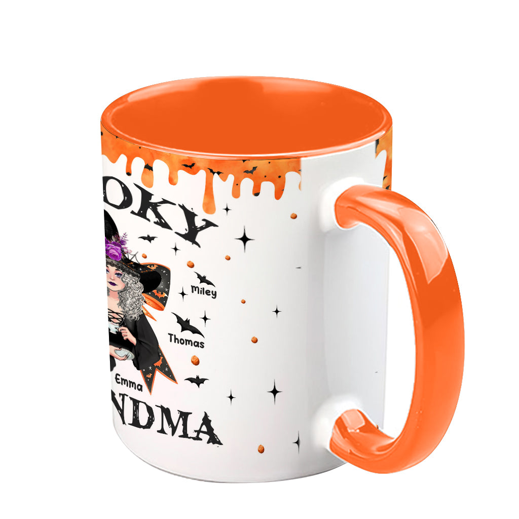 Gruselig – Beliebiger Titel – Personalisierte Tasse mit Oma-Akzent