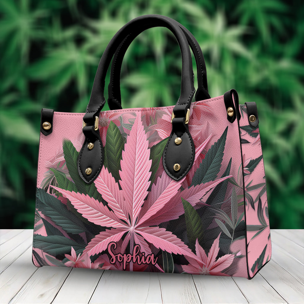 Pink Stoner Chick – Personalisierte Lederhandtasche für Cannabis