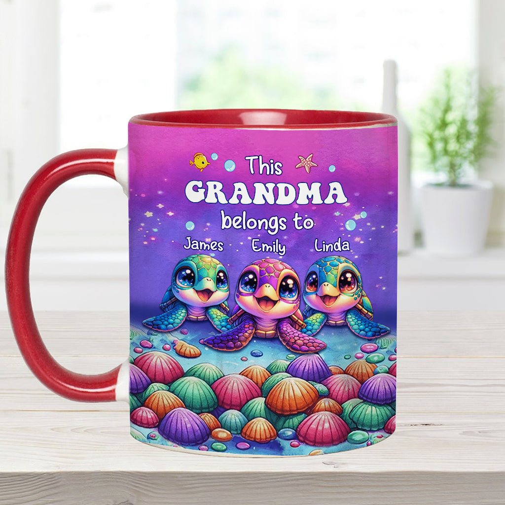 Diese Tasse gehört der Meeresschildkröten-Version – personalisierte Tasse mit Oma-Akzent