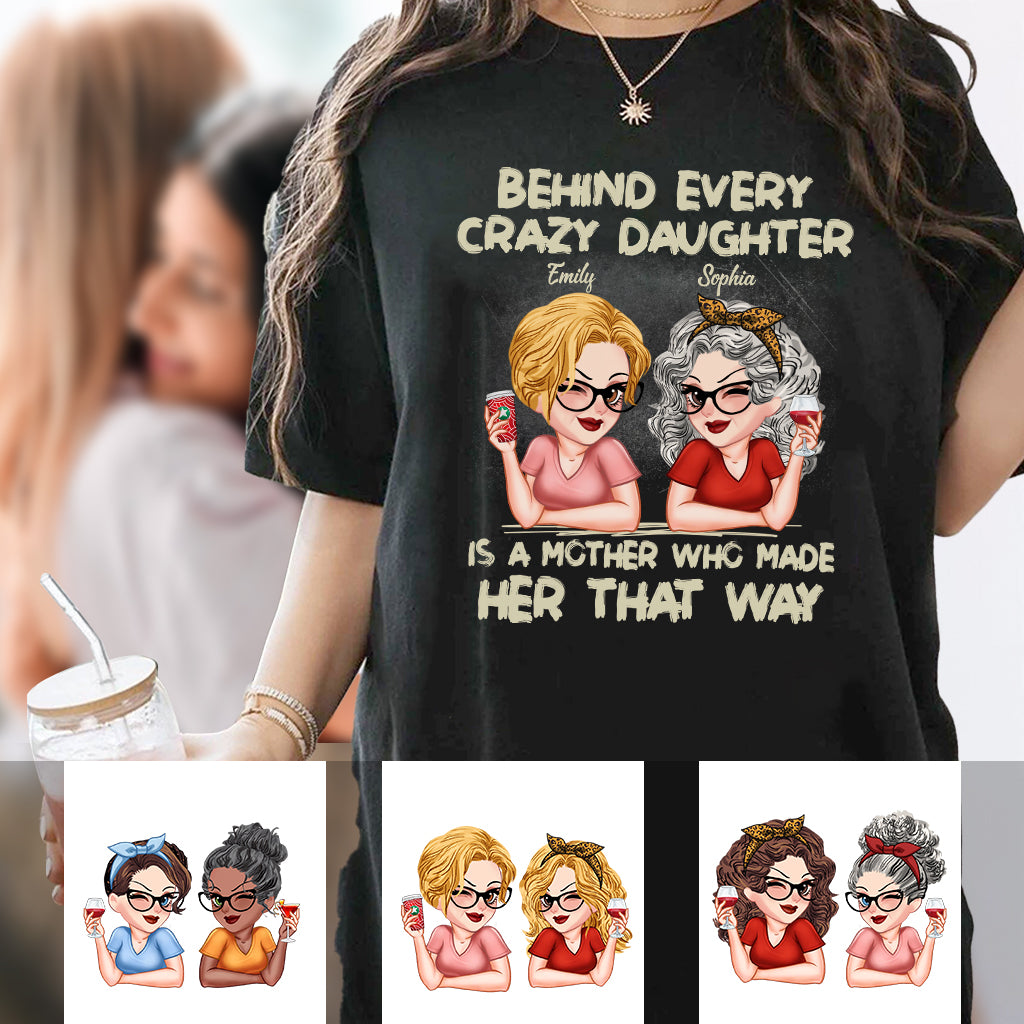 Hinter jeder verrückten Tochter steht eine Mutter – personalisiertes Mutter-T-Shirt und Hoodie
