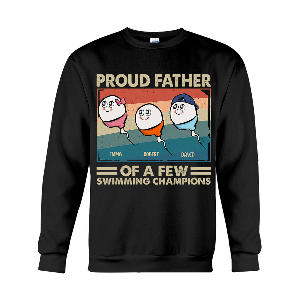 Stolzer Vater und Mutter mehrerer Schwimmmeister – Personalisiertes Vater-T-Shirt und Hoodie