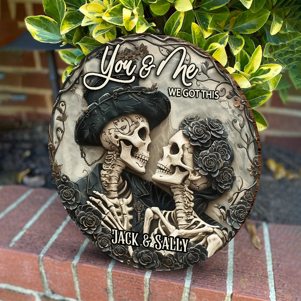 Du & Ich – Personalisiertes Totenkopf-Rundholzschild
