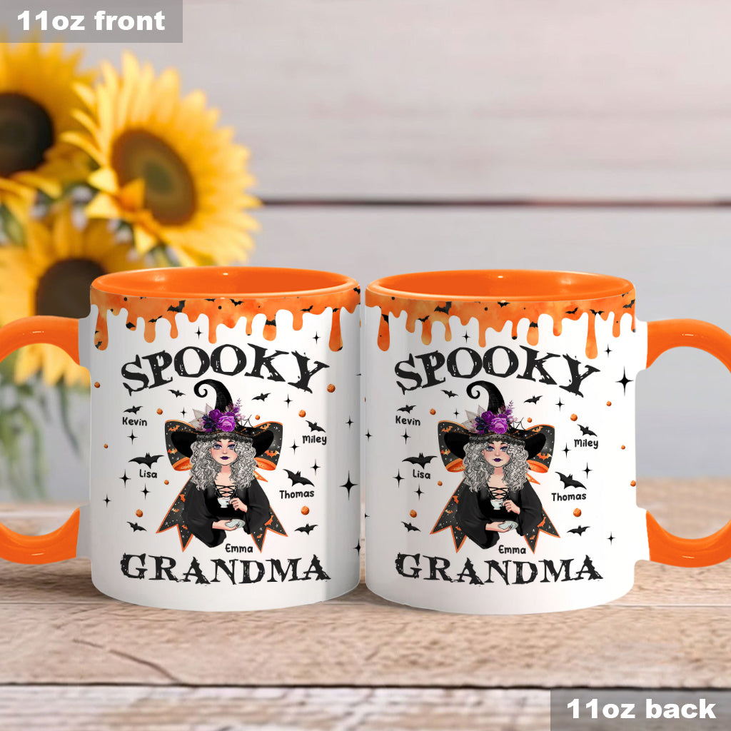 Gruselig – Beliebiger Titel – Personalisierte Tasse mit Oma-Akzent