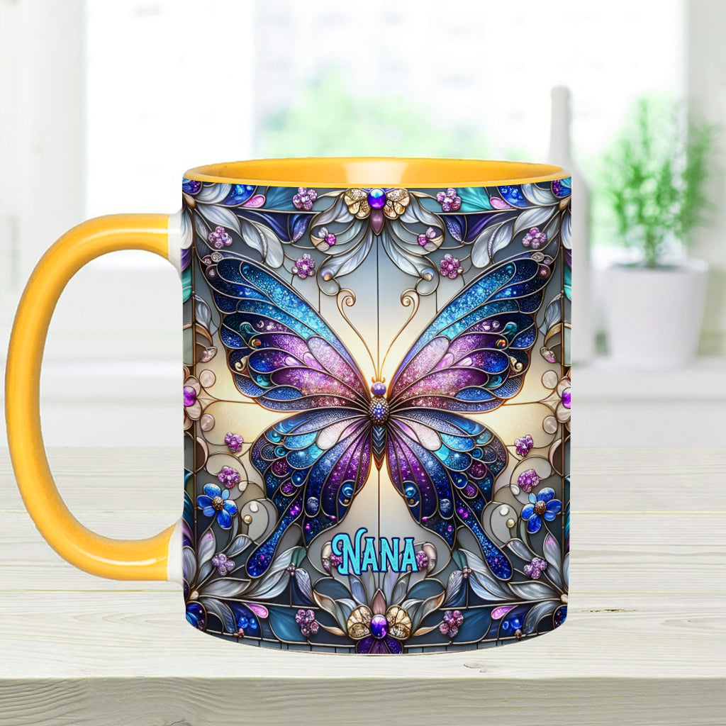 Oma Schmetterling – Personalisierte Tasse mit Oma-Akzent