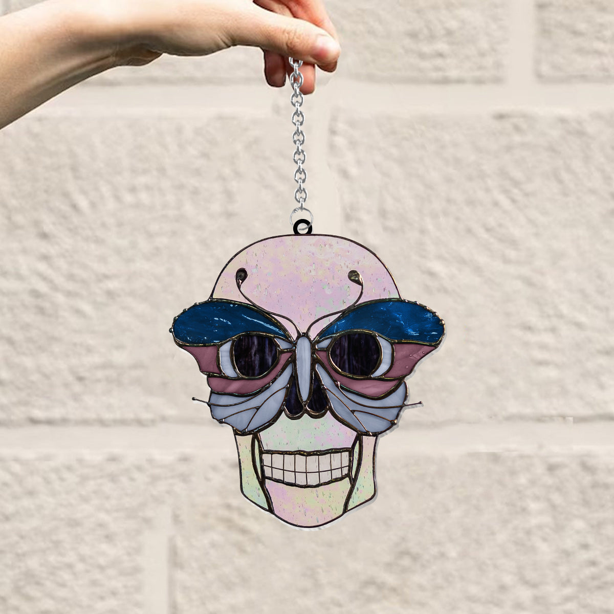 Totenkopf mit buntem Schmetterling – Personalisierter Totenkopf-Fensterhänger 