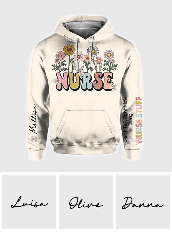 Kann gerade nicht reden, bin mit Krankenpflege beschäftigt - Personalisiertes T-Shirt mit Krankenpflegebezug