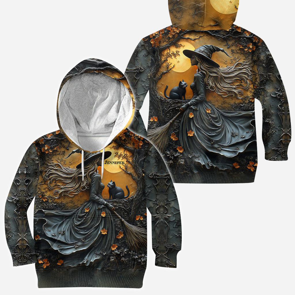 Wunderschöne Hexe und ihre schwarze Katze – personalisiertes Hexen-Shirt