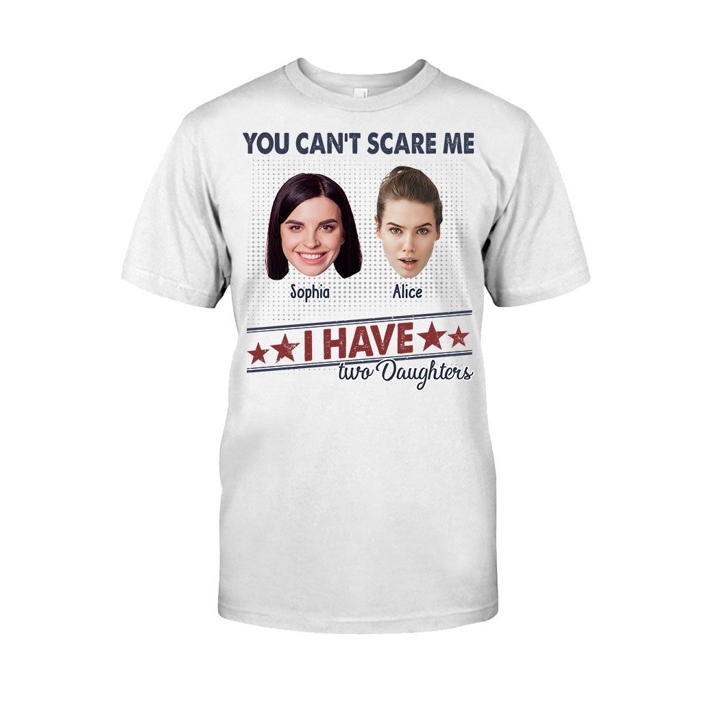 Du kannst mich nicht erschrecken, ich habe zwei Töchter – Personalisiertes Vater-T-Shirt und Hoodie