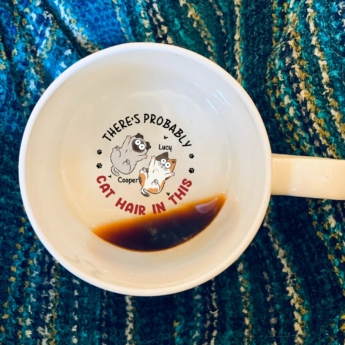 Da sind wahrscheinlich Katzenhaare drin – personalisierte Tasse mit versteckter Katzenbotschaft