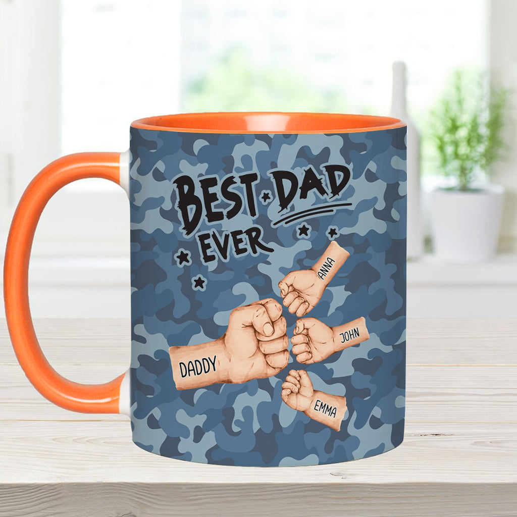 „Bester Papa aller Zeiten“ – personalisierte Tasse mit Camouflage-Muster und Vater-Akzent