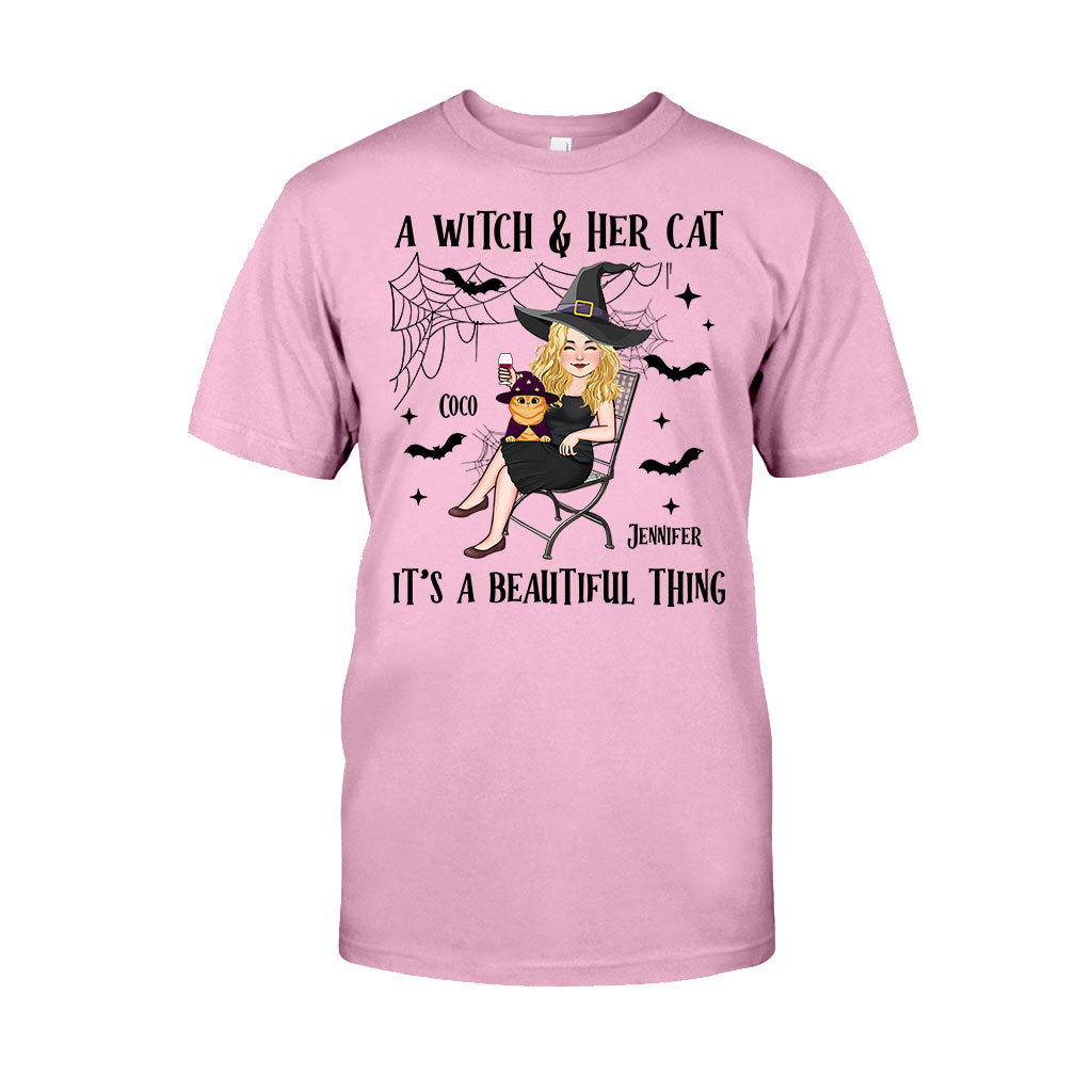 Eine Hexe und ihre Katze – Personalisiertes Hexen-T-Shirt und Hoodie