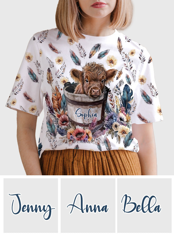 Hochlandkalb im Eimer - Personalisiertes Allover-Shirt