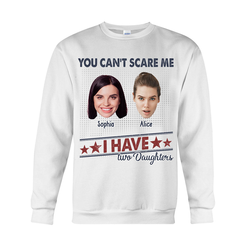 Du kannst mich nicht erschrecken, ich habe zwei Töchter – Personalisiertes Vater-T-Shirt und Hoodie