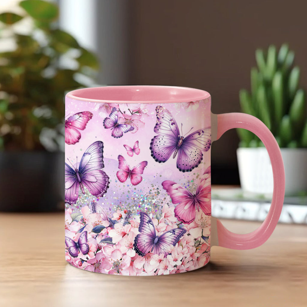 Personalisierte Tasse mit Schmetterlingsmotiv und rosa Blumenmuster