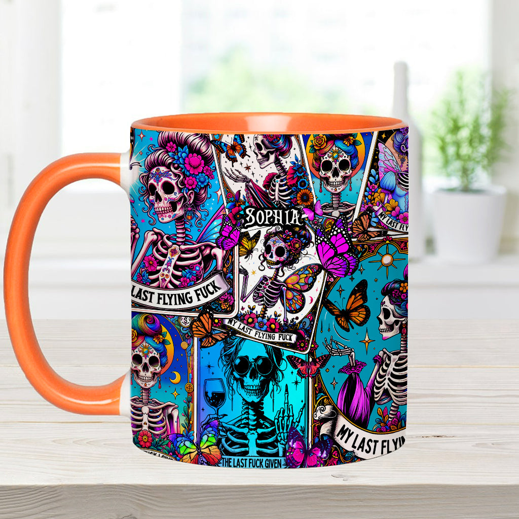 Totenkopf-Tasse mit personalisiertem Totenkopf-Akzent