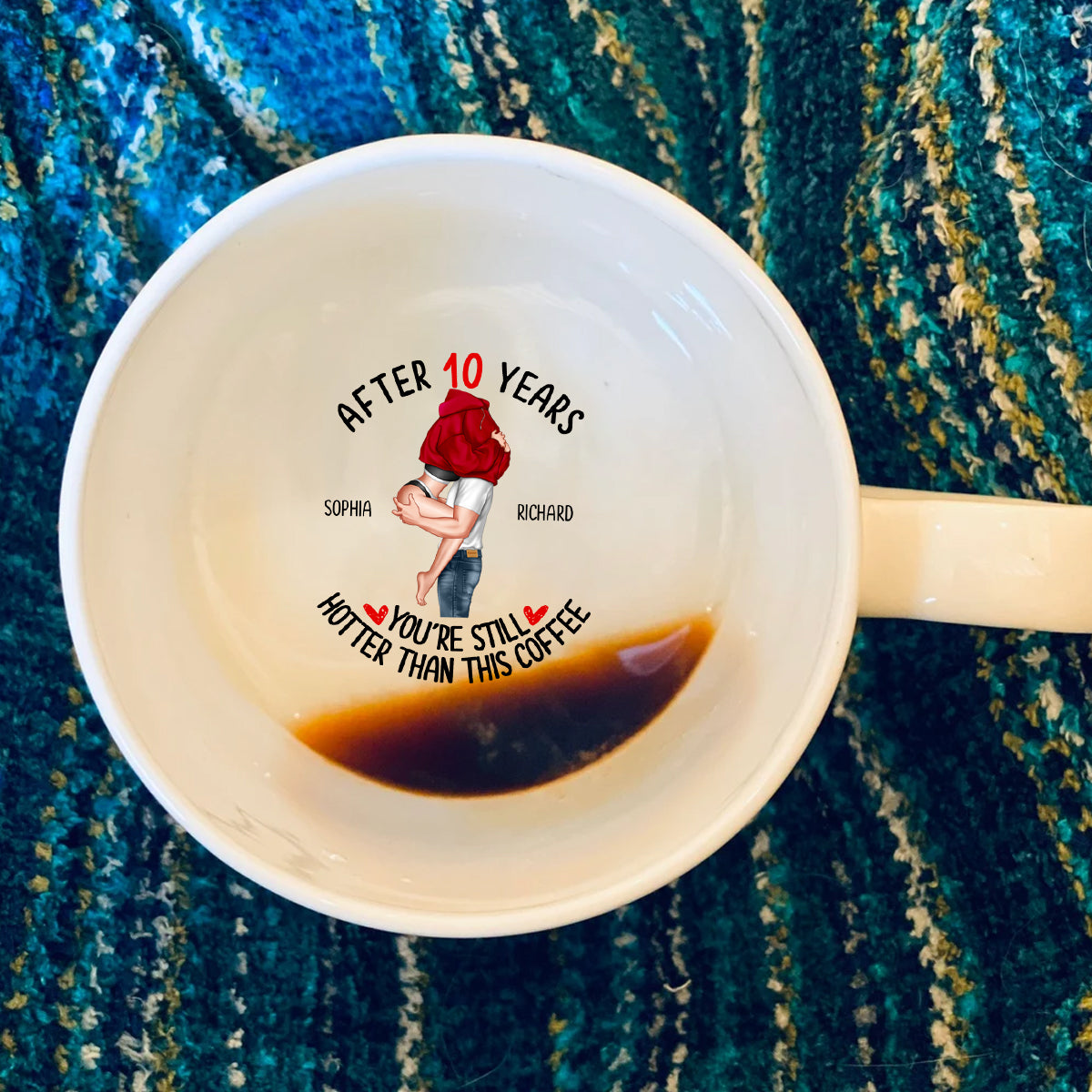 Du bist immer noch heißer als dieser Kaffee – Personalisierte Tasse mit versteckter Botschaft für Paare