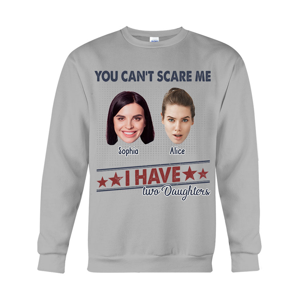 Du kannst mich nicht erschrecken, ich habe zwei Töchter – Personalisiertes Vater-T-Shirt und Hoodie