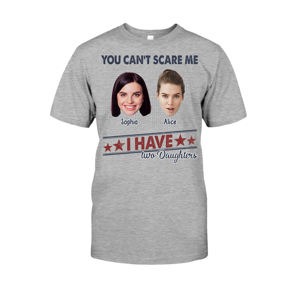 Du kannst mich nicht erschrecken, ich habe zwei Töchter – Personalisiertes Vater-T-Shirt und Hoodie