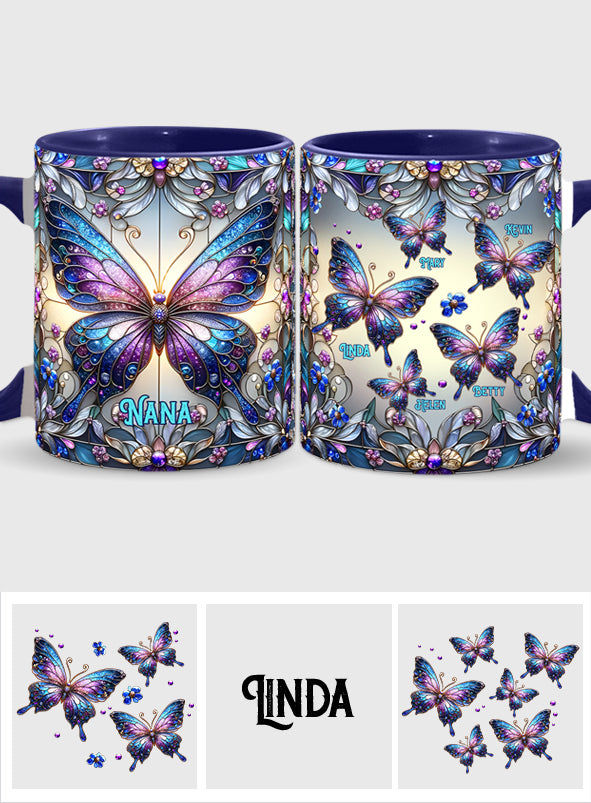 Oma Schmetterling – Personalisierte Tasse mit Oma-Akzent