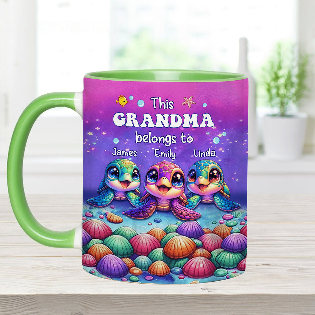 Diese Tasse gehört der Meeresschildkröten-Version – personalisierte Tasse mit Oma-Akzent